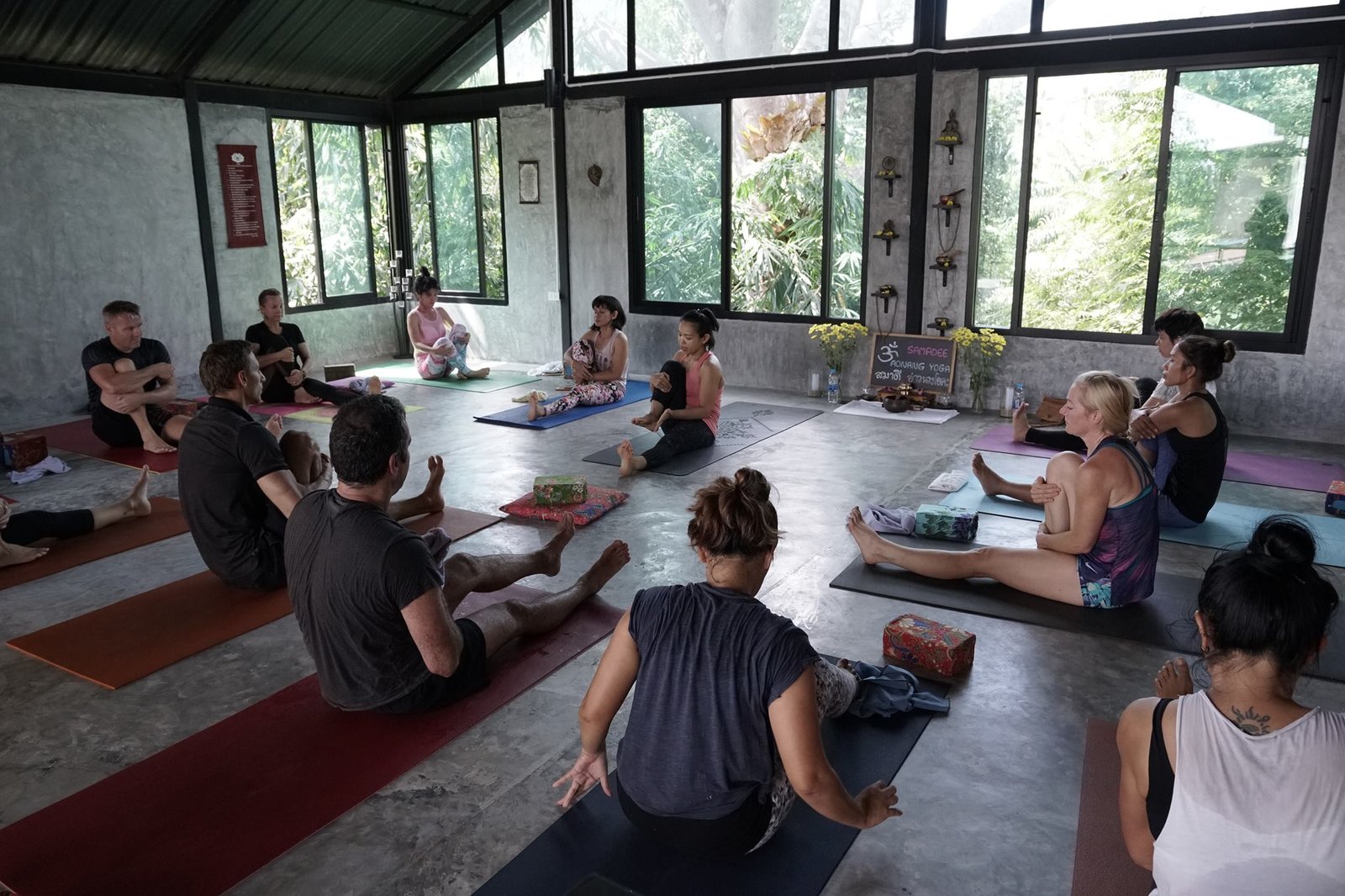 Bene jaukiausia jogos studija Krabyje - Ao Nang Yoga