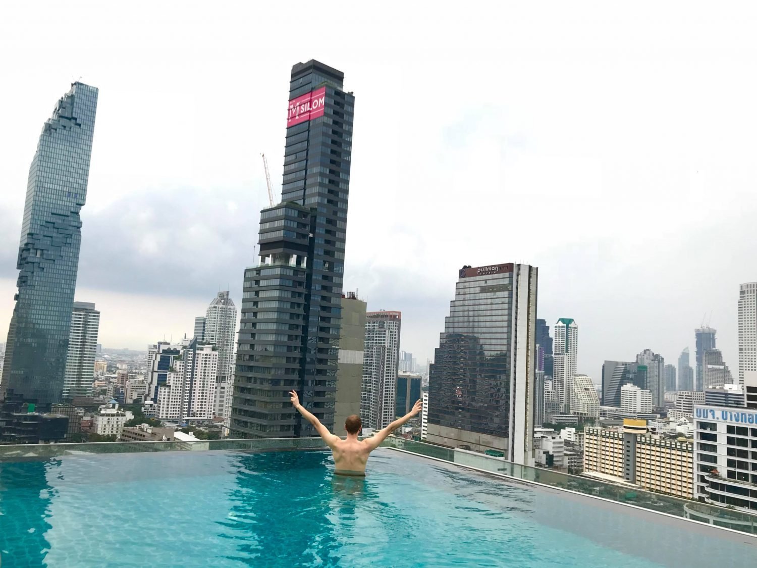 Bangkok Amara hotel su baseinu ant stogo
