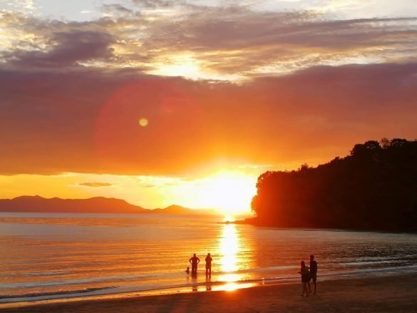 Saulėlydis Klong Muang paplūdimyje Saulėlydis Klong Muang paplūdimyje
