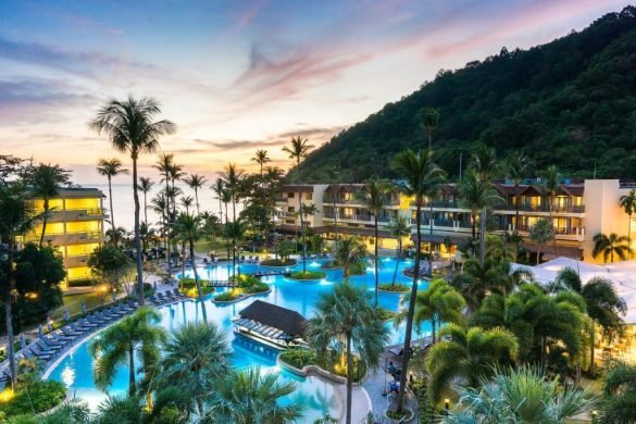 Phuket Marriott Resort baseinas
