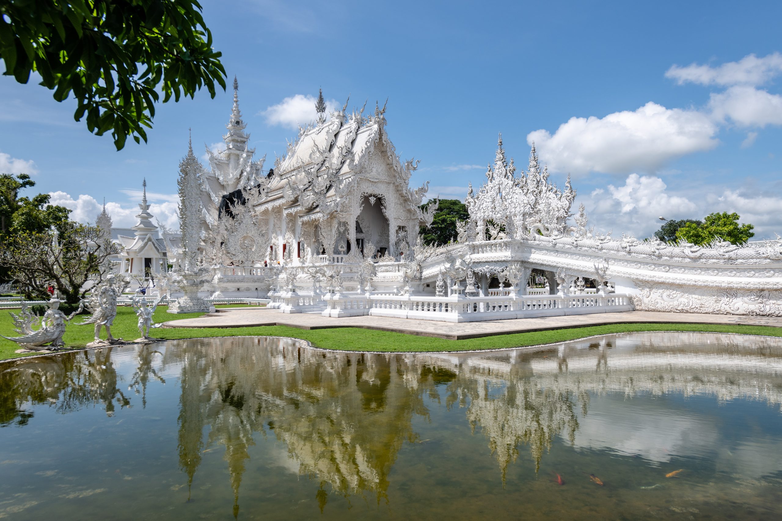 Wat Rong Khun Baltoji Sventykla Chiang Rai